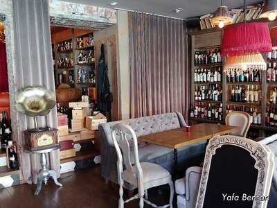 Le Sommelier Wine Bar & Brasserie