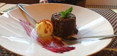 Lugo Restaurant & Lounge