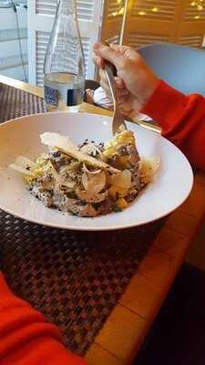 Lugo Restaurant & Lounge