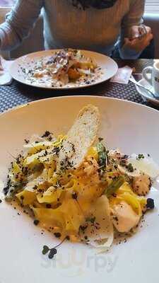 Lugo Restaurant & Lounge