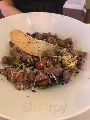 Lugo Restaurant & Lounge