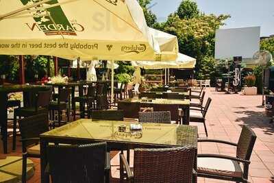 The Garden At The Jw Marriott