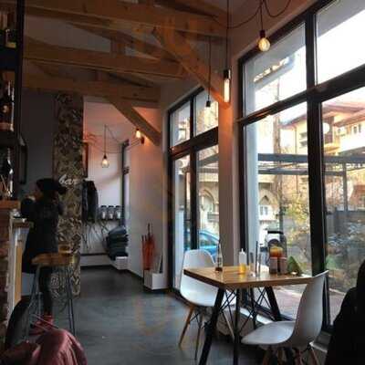 Urban Lodge Food And Drinks