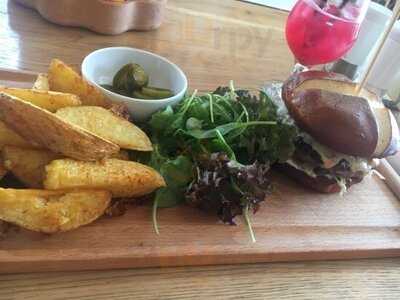 Urban Lodge Food And Drinks