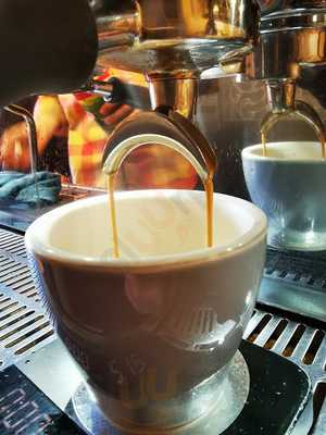 Two Minutes Coffee Shop