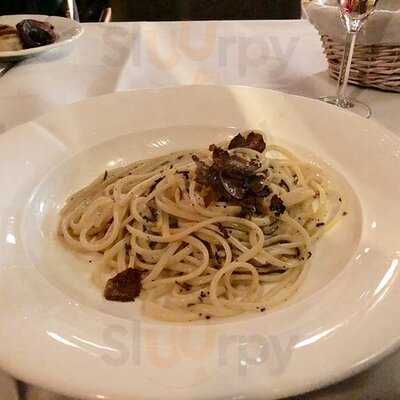 La Brasserie Bistro & Lounge