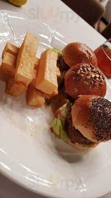 La Brasserie Bistro & Lounge