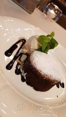 La Brasserie Bistro & Lounge