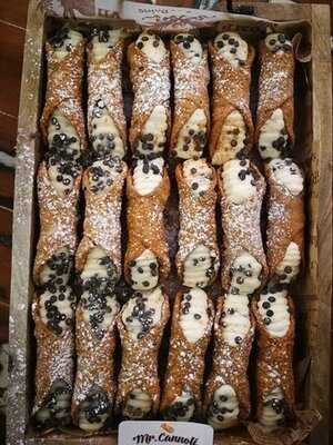 Mr. Cannoli Caffe