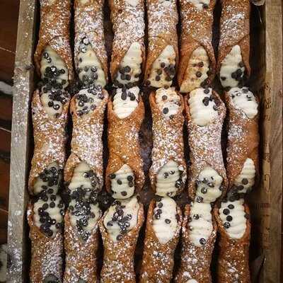 Mr. Cannoli Caffe