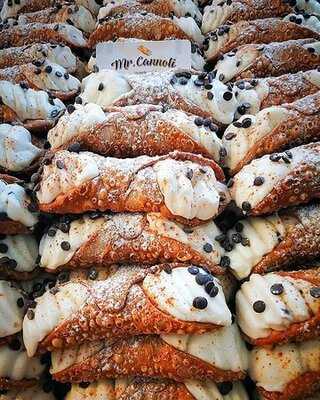 Mr. Cannoli Caffe