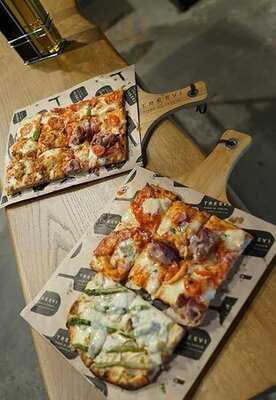 Treevi Pizza Al Taglio Titulescu (victory Square)