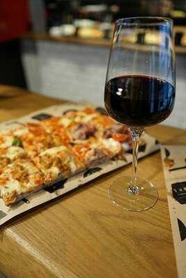 Treevi Pizza Al Taglio Titulescu (victory Square)