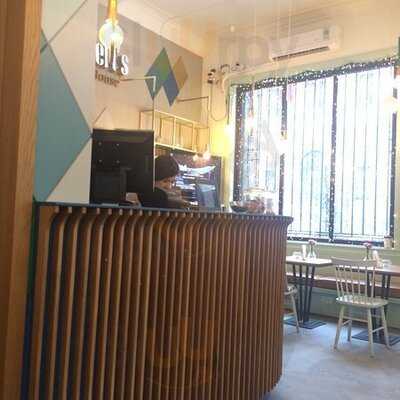 Robert's Coffeehouse