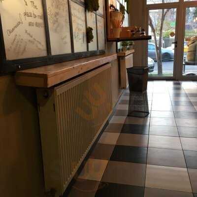 5 To Go Concept Store