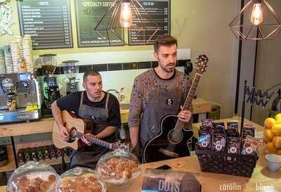 5 To Go Concept Store