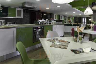 Hot Food & Bar Studio