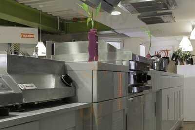 Hot Food & Bar Studio