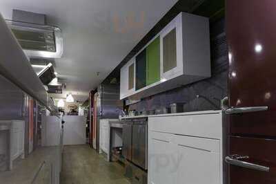 Hot Food & Bar Studio