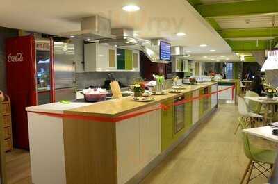 Hot Food & Bar Studio