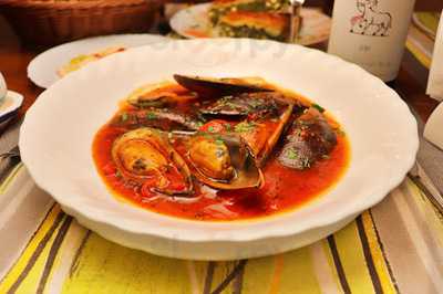 Bistro Satin Social Lounge & Gourmet