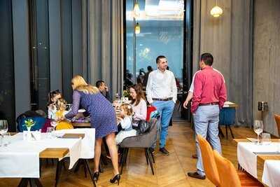 Maroon Restaurant Cafe