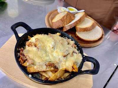 Maroon Restaurant Cafe