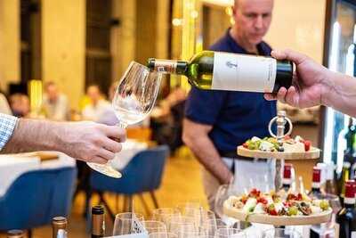 Maroon Restaurant Cafe