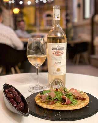 Prive Artwine & Fromage