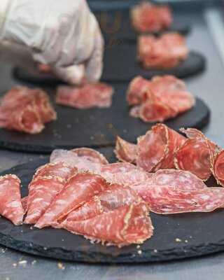 Prive Artwine & Fromage