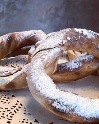 Doi Prieteni Patiserie-covrigarie