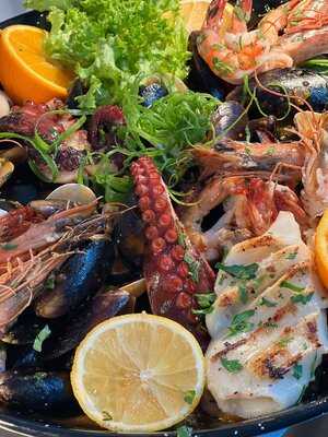 Amo Restaurant & Lounge