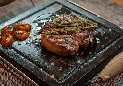 Sara Sarroglia Restaurant