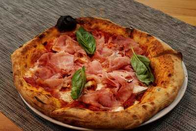 Sara Sarroglia Restaurant