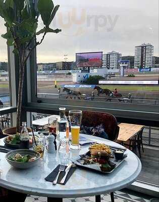 Lyon Restaurant & Bar