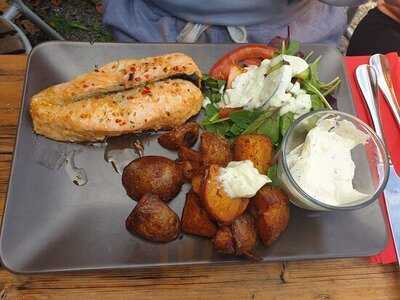 Luna Cafe Tapasrestaurang & Vingård