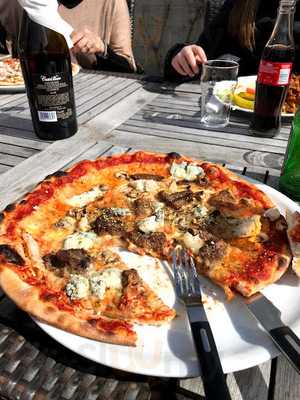 Restaurang & Pizzeria Vingården