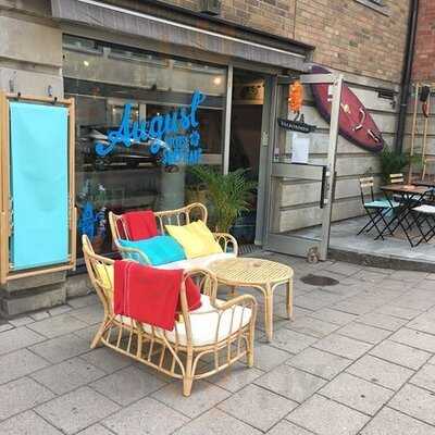 August No Stress Surf Cafe