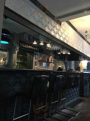 Tusen & 2 Restaurang & Bar