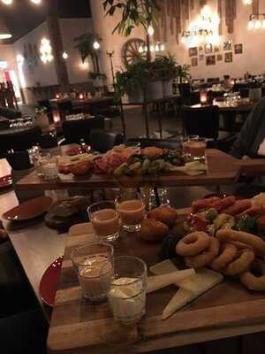 Boule & Tapas - La Taverna