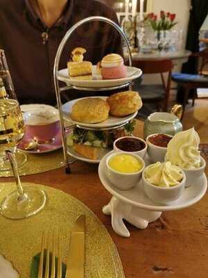 Alice & Kattens Tesalong