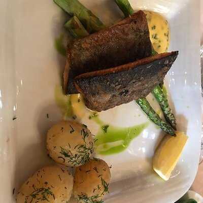 Hipp Restaurant & Bar