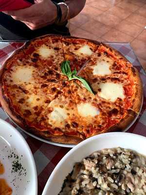 Balis Restaurang & Pizzeria