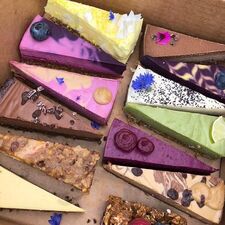 Open New Doors Bahnhof