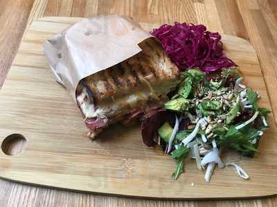 Cafe En Halv Trappa Ner