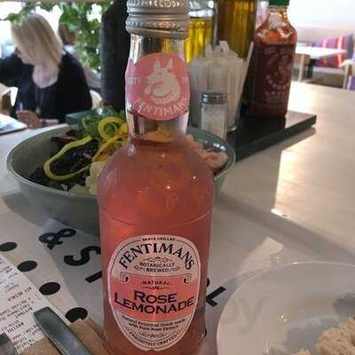 Sally Voltaire & Systrar