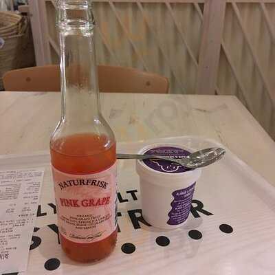 Sally Voltaire & Systrar