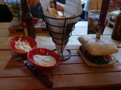 Bourbon Burgers, Cigars And Lounge