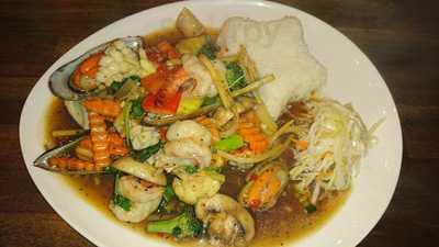 Globe Thai Restaurant