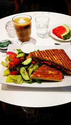 Globe Lounge & Café